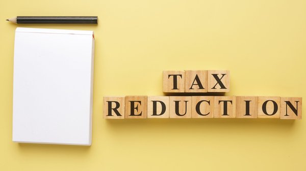How can UK residents maximize tax deductions for home office setups in leased properties?